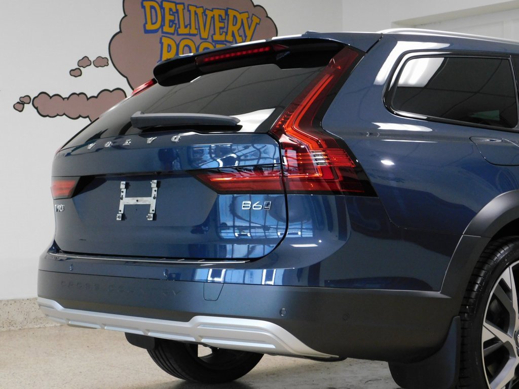 Used 2026 Volvo V90 B6 Cross Country Ultra image 85