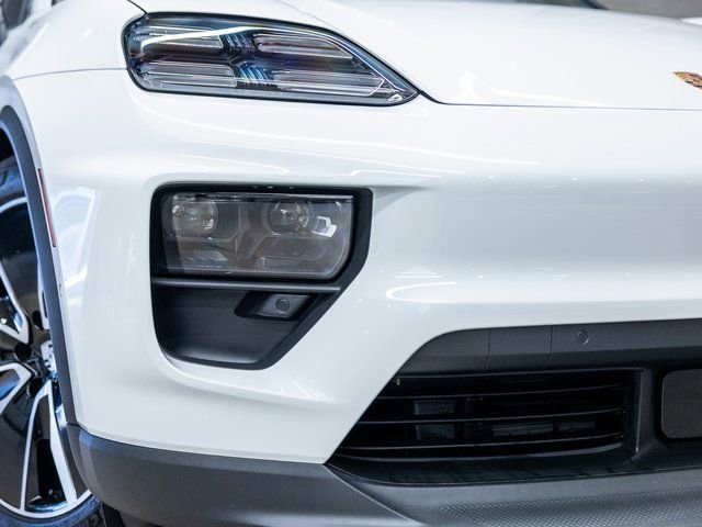 Certified 2025 Porsche Macan Electric image 16