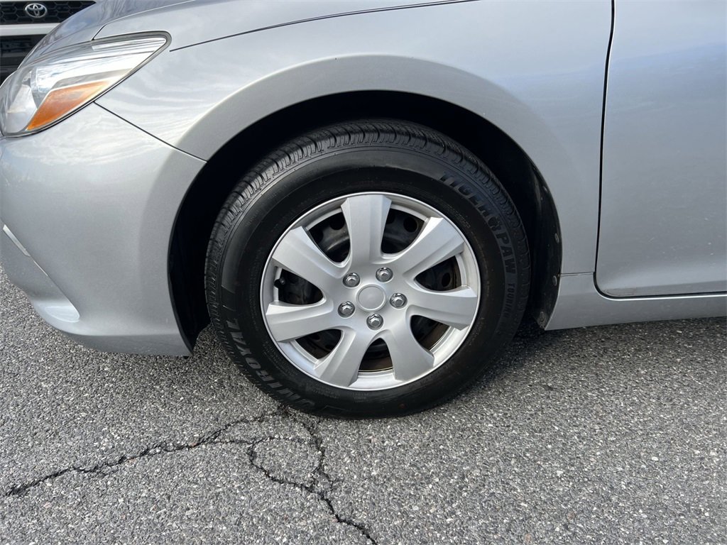 Used 2017 Toyota Camry LE image 12