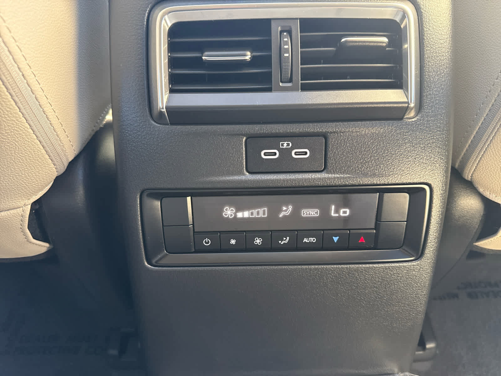 Used 2024 MAZDA CX-90 3.3 Turbo w/ Preferred Plus image 16