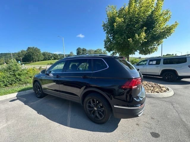 Used 2024 Volkswagen Tiguan SE w/ Panoramic Sunroof Package AWD/4WD image 27