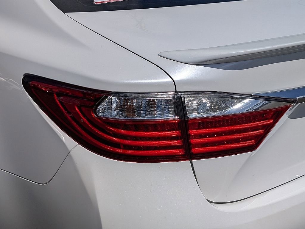 Used 2015 Lexus ES 350 w/ Premium Package image 12