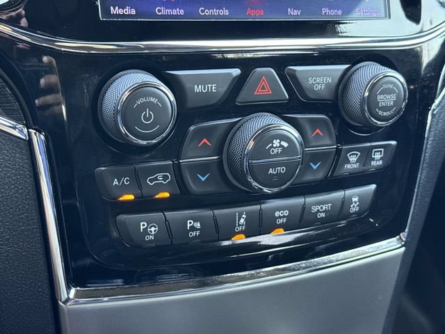 Used 2020 Jeep Grand Cherokee Trailhawk w/ Trailhawk Luxury Group AWD/4WD image 24