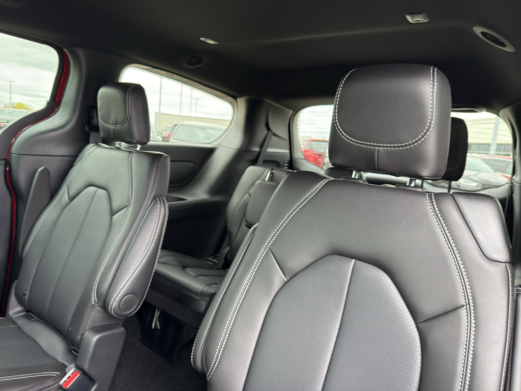 New 2026 Chrysler Pacifica Select AWD/4WD image 33