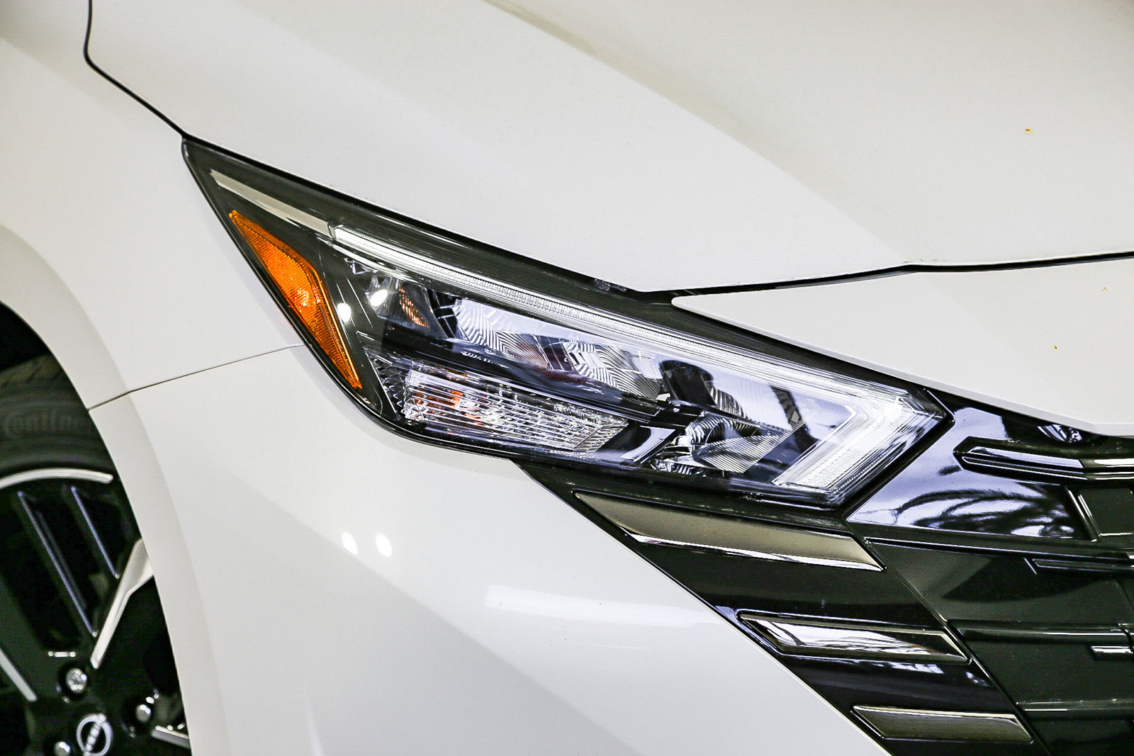 Used 2025 Nissan Versa SR w/ Trunk Package FWD image 2