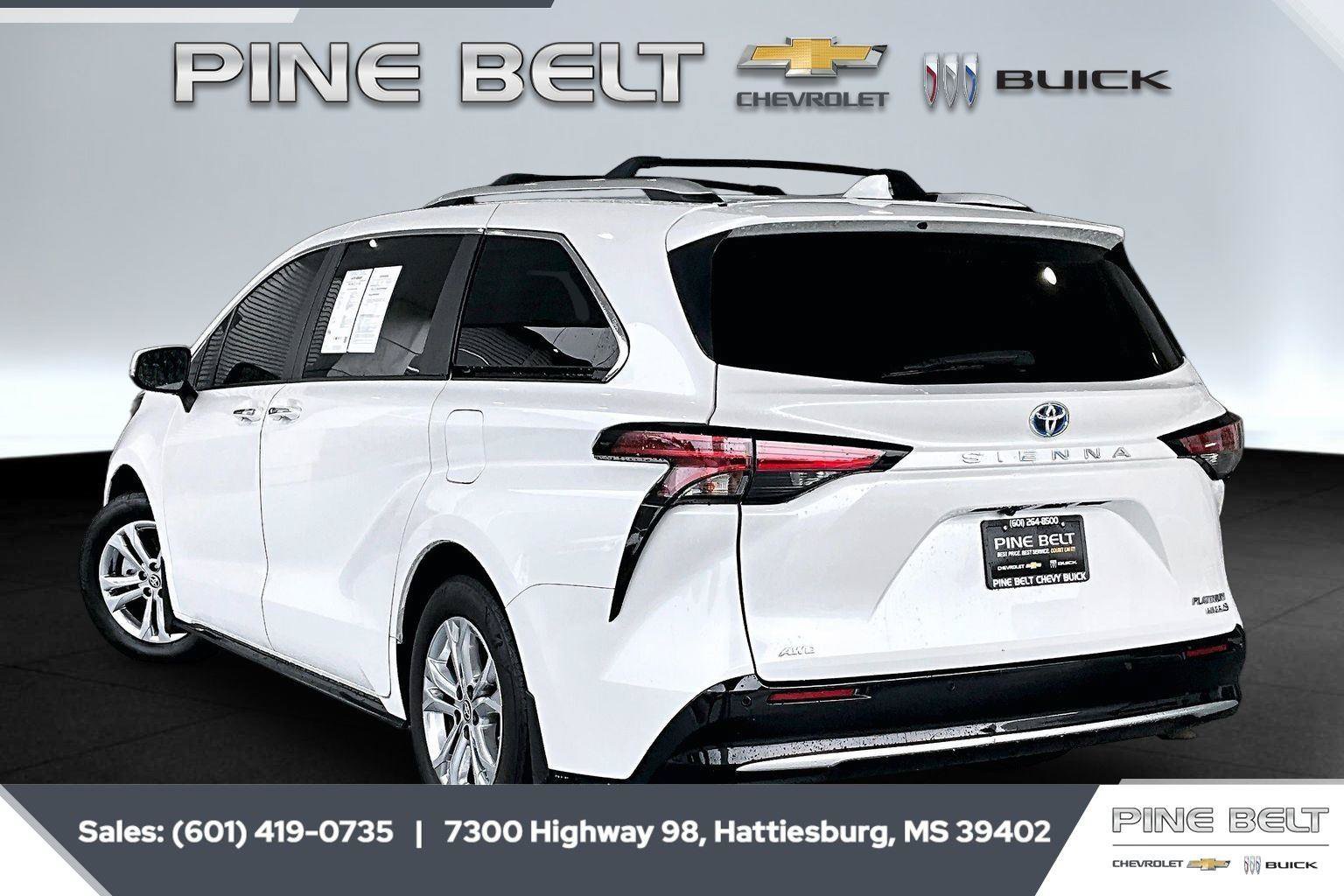 Used 2024 Toyota Sienna Platinum AWD/4WD image 2