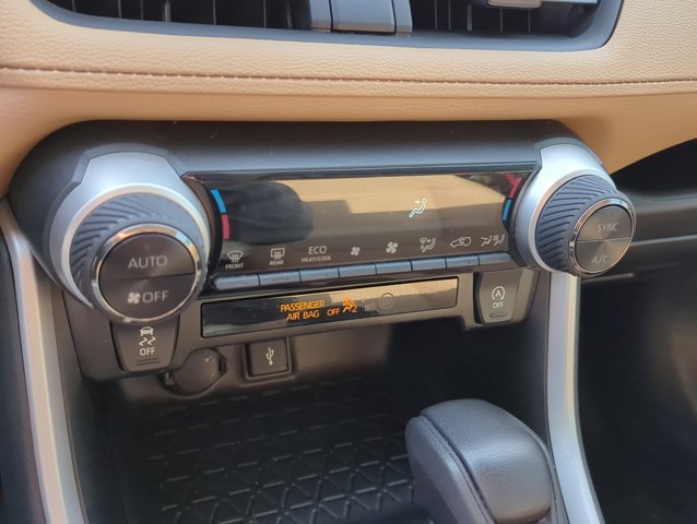 Used 2021 Toyota RAV4 XLE FWD image 20