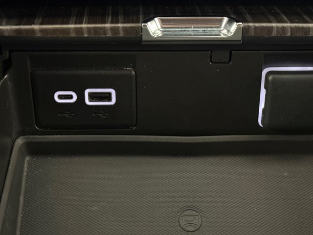 Used 2024 GMC Yukon Denali RWD image 6