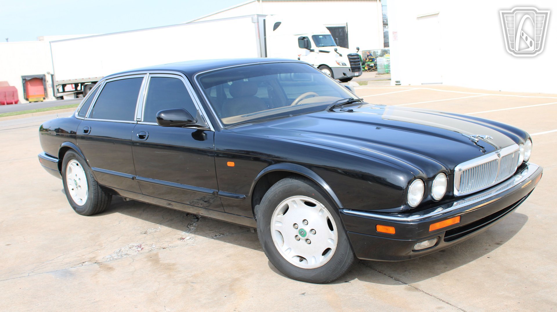 Used 1995 Jaguar XJ6 RWD image 2