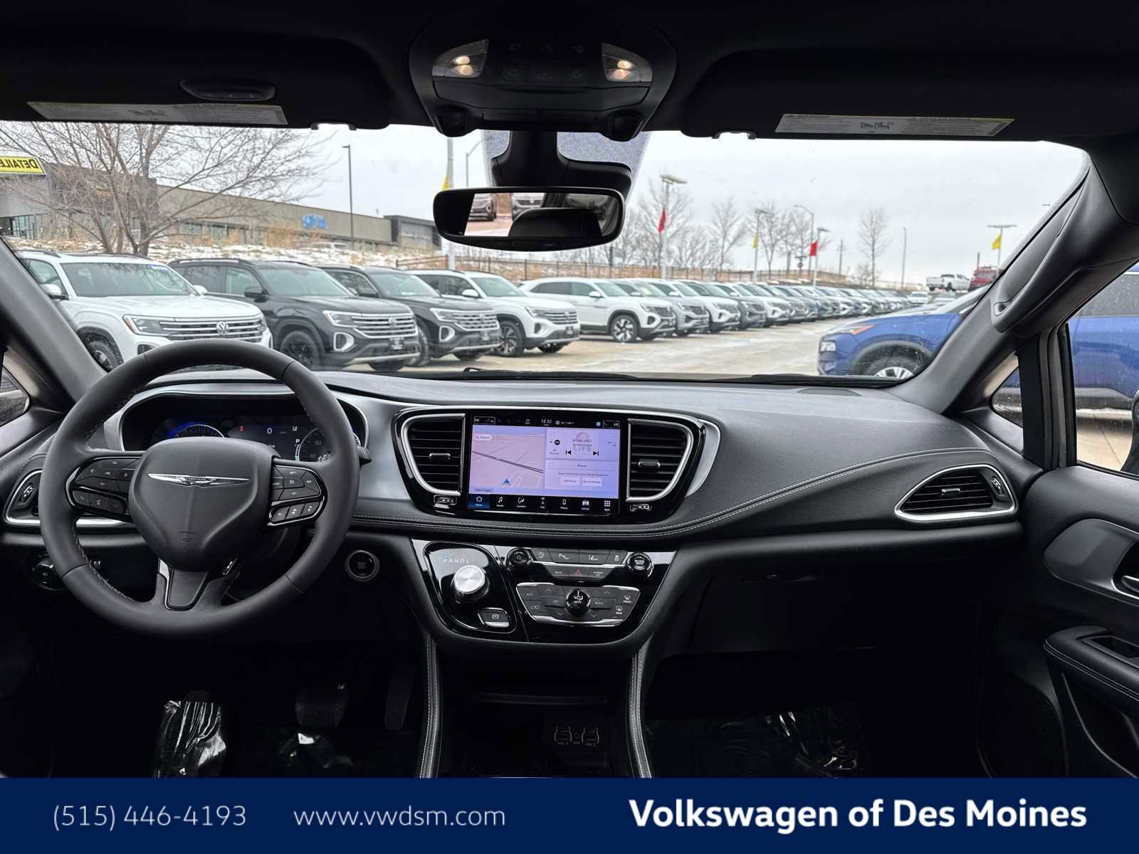 Used 2025 Chrysler Pacifica Limited image 6