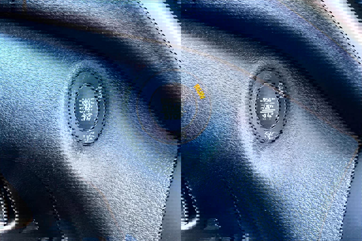 Used 2017 Jeep Cherokee Limited image 35