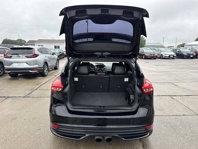 Used 2016 Ford Focus ST w/ Equipment Group 401A FWD image 21