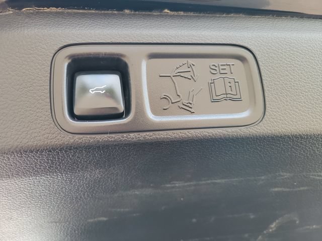 Used 2018 Ford Expedition XLT w/ Equipment Group 202A AWD/4WD image 29