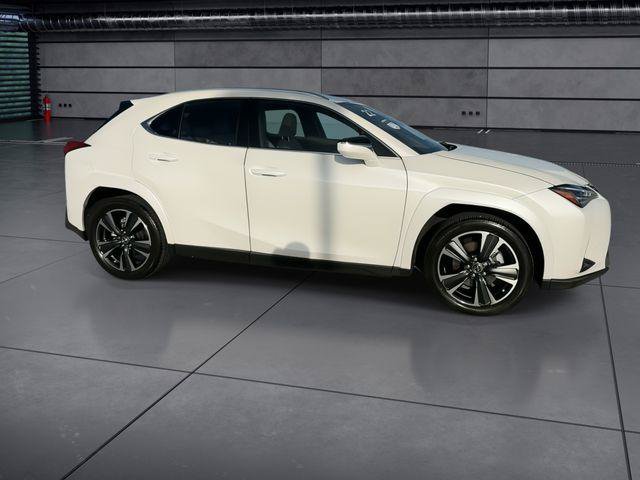 Certified 2022 Lexus UX 200 w/ Premium Package FWD image 9