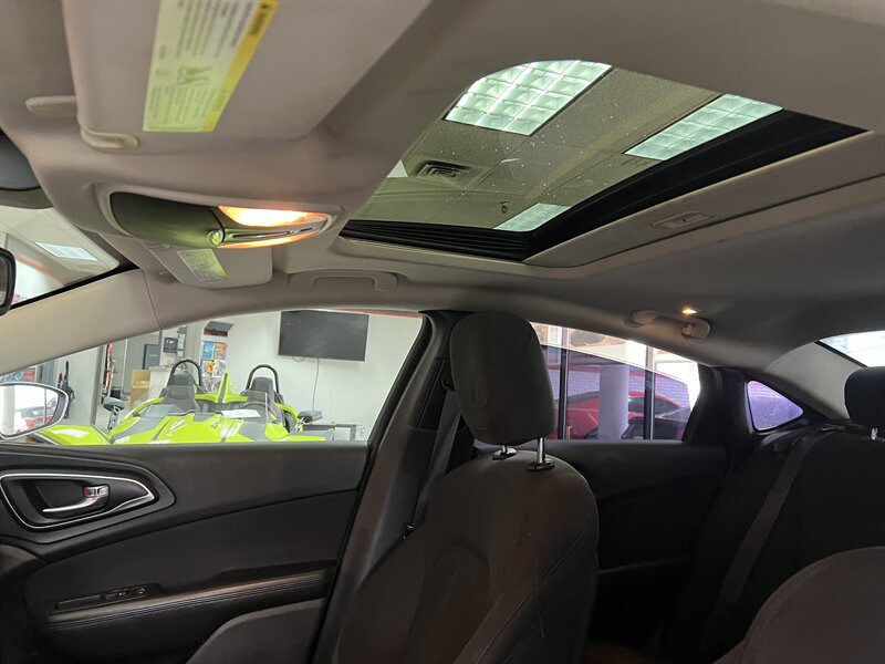 Used 2015 Chrysler 200 Limited w/ Convenience Group FWD image 11