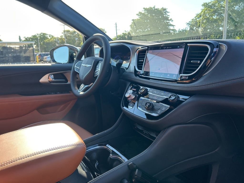 New 2026 Chrysler Pacifica Pinnacle image 28