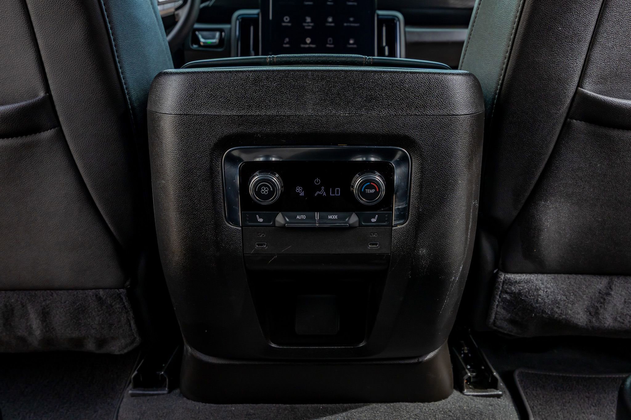 Used 2025 GMC Yukon AT4 w/ AT4 Premium Package AWD/4WD image 33