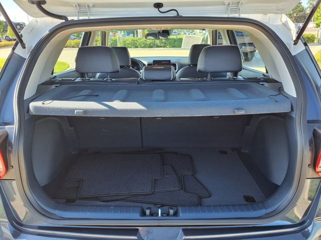 Used 2023 Hyundai Venue Limited FWD image 11