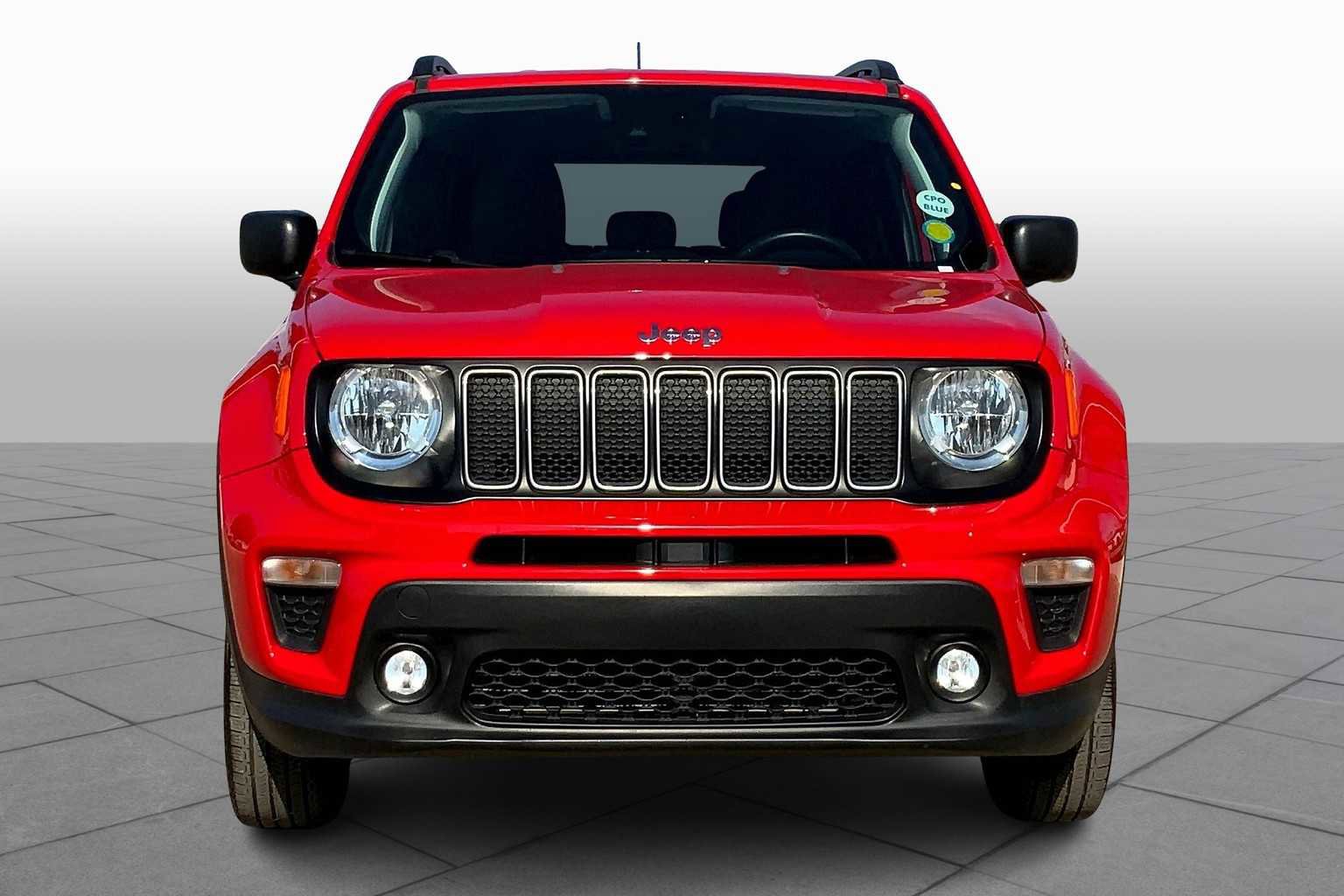 Used 2023 Jeep Renegade Latitude w/ Premium Group image 3