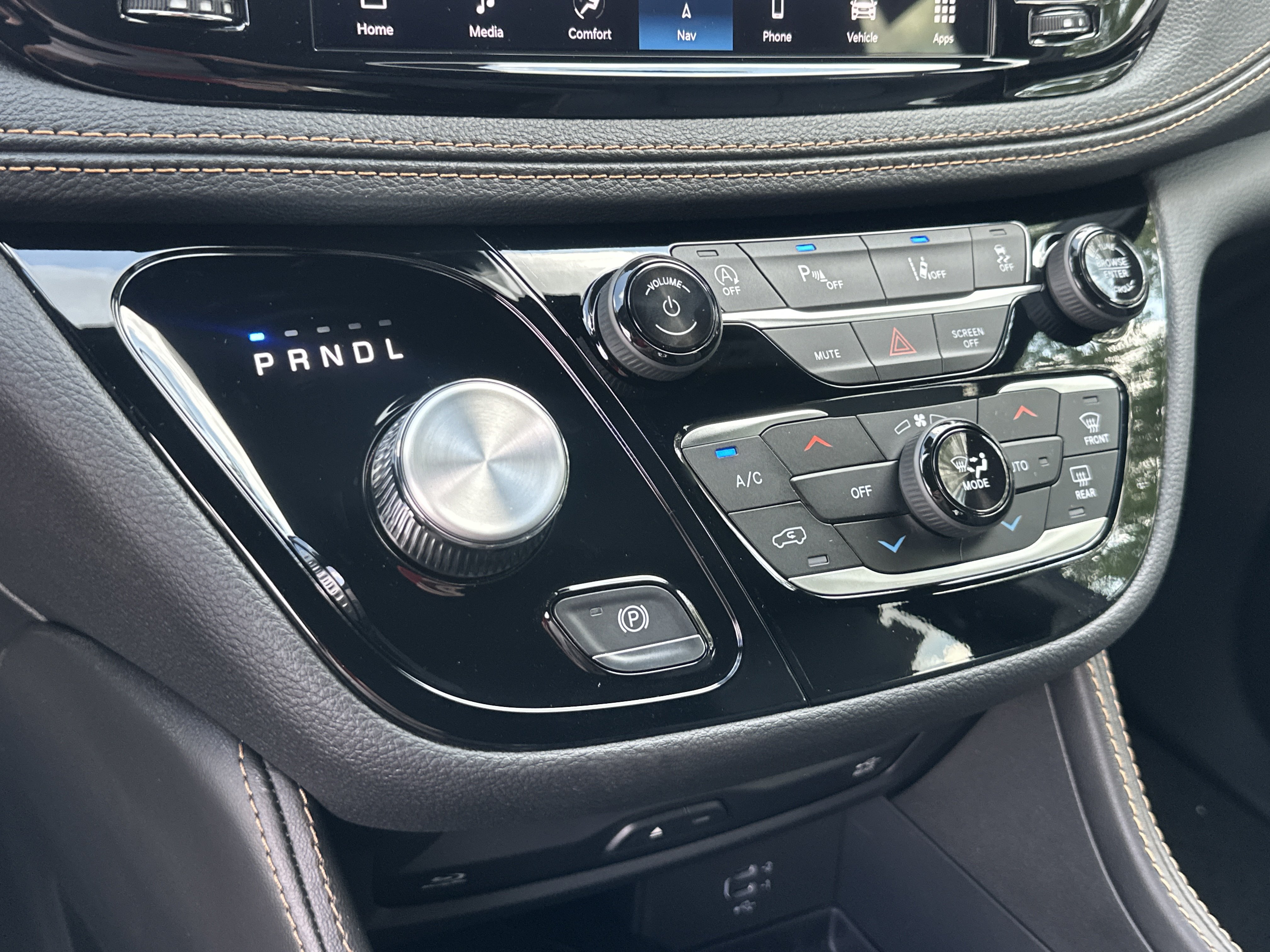 New 2027 Chrysler Pacifica Pinnacle AWD/4WD image 6