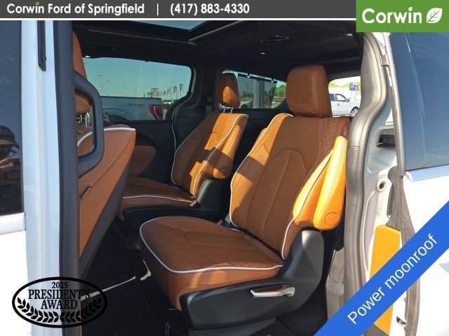 Used 2026 Chrysler Pacifica Pinnacle w/ Trailer Tow Group FWD image 11