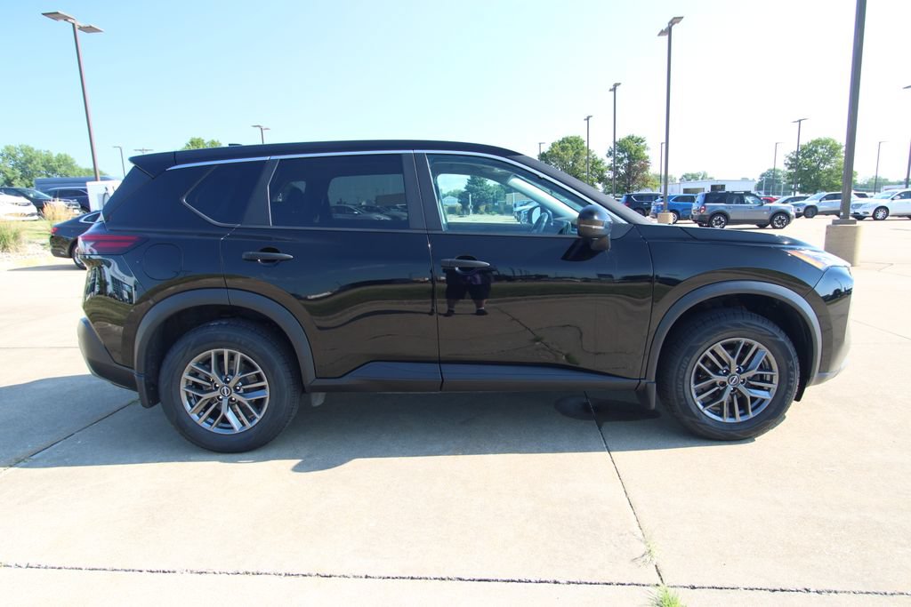Used 2023 Nissan Rogue S AWD/4WD image 4