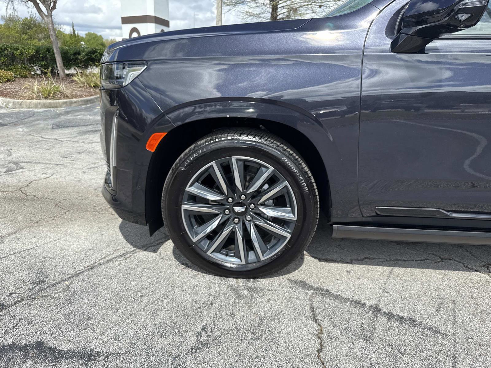 Certified 2024 Cadillac Escalade Sport Platinum w/ Heavy-Duty Trailer Package image 9
