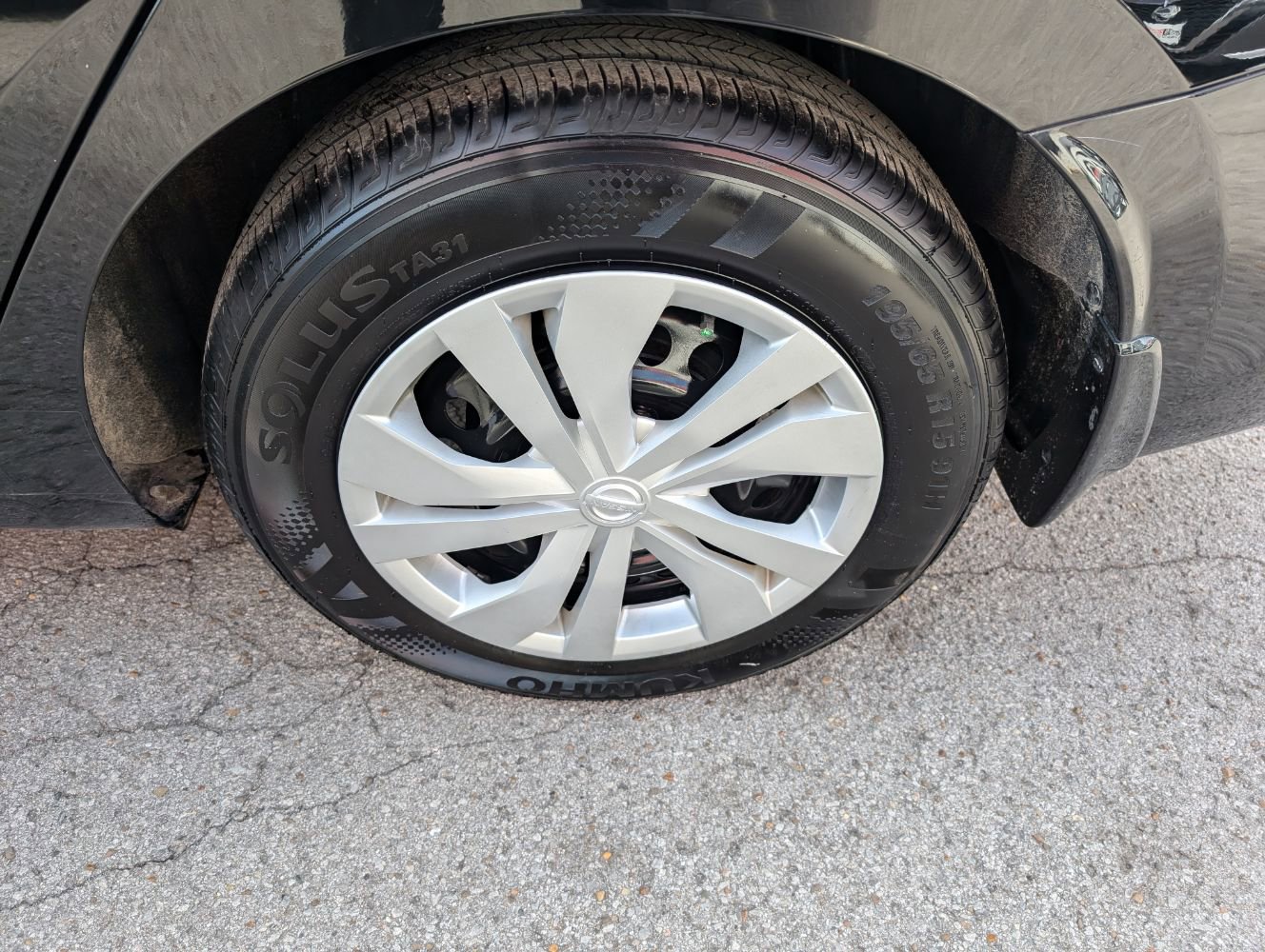 Used 2025 Nissan Versa S w/ Trunk Package image 26