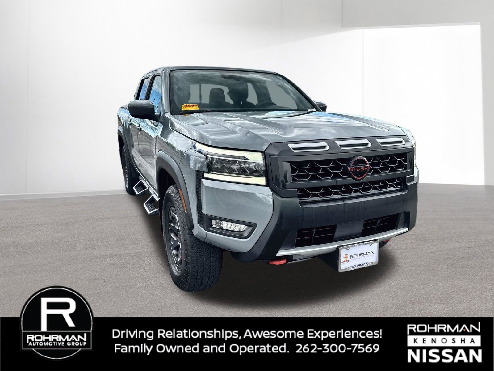 Used 2025 Nissan Frontier PRO-4X AWD/4WD image 3