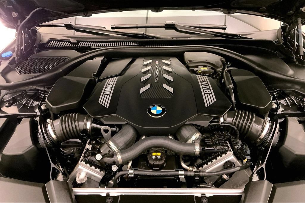 Used 2022 BMW M550i xDrive w/ Executive Package AWD/4WD image 9