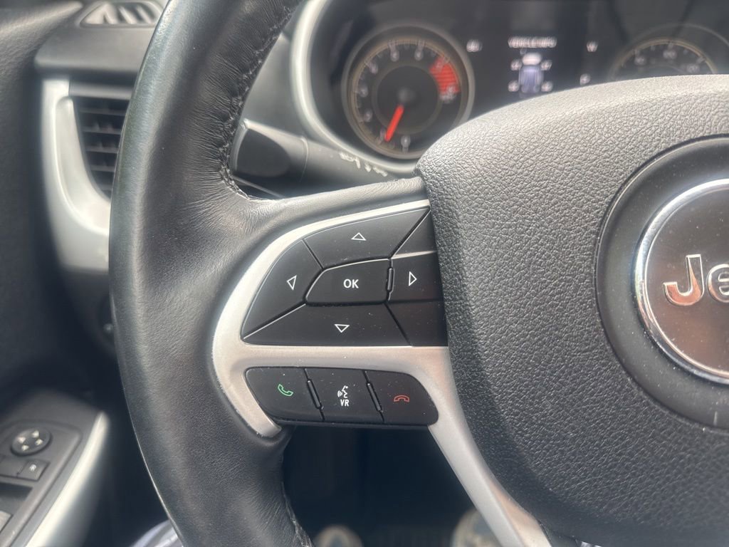 Used 2018 Jeep Cherokee Overland AWD/4WD image 13