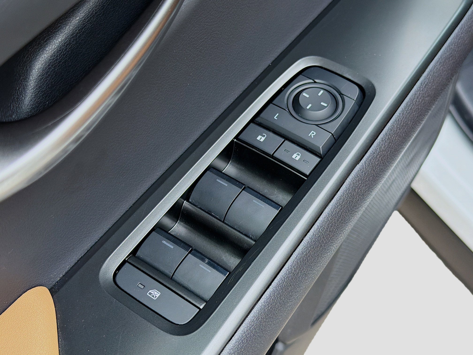 Used 2025 Lexus UX 300h FWD image 23