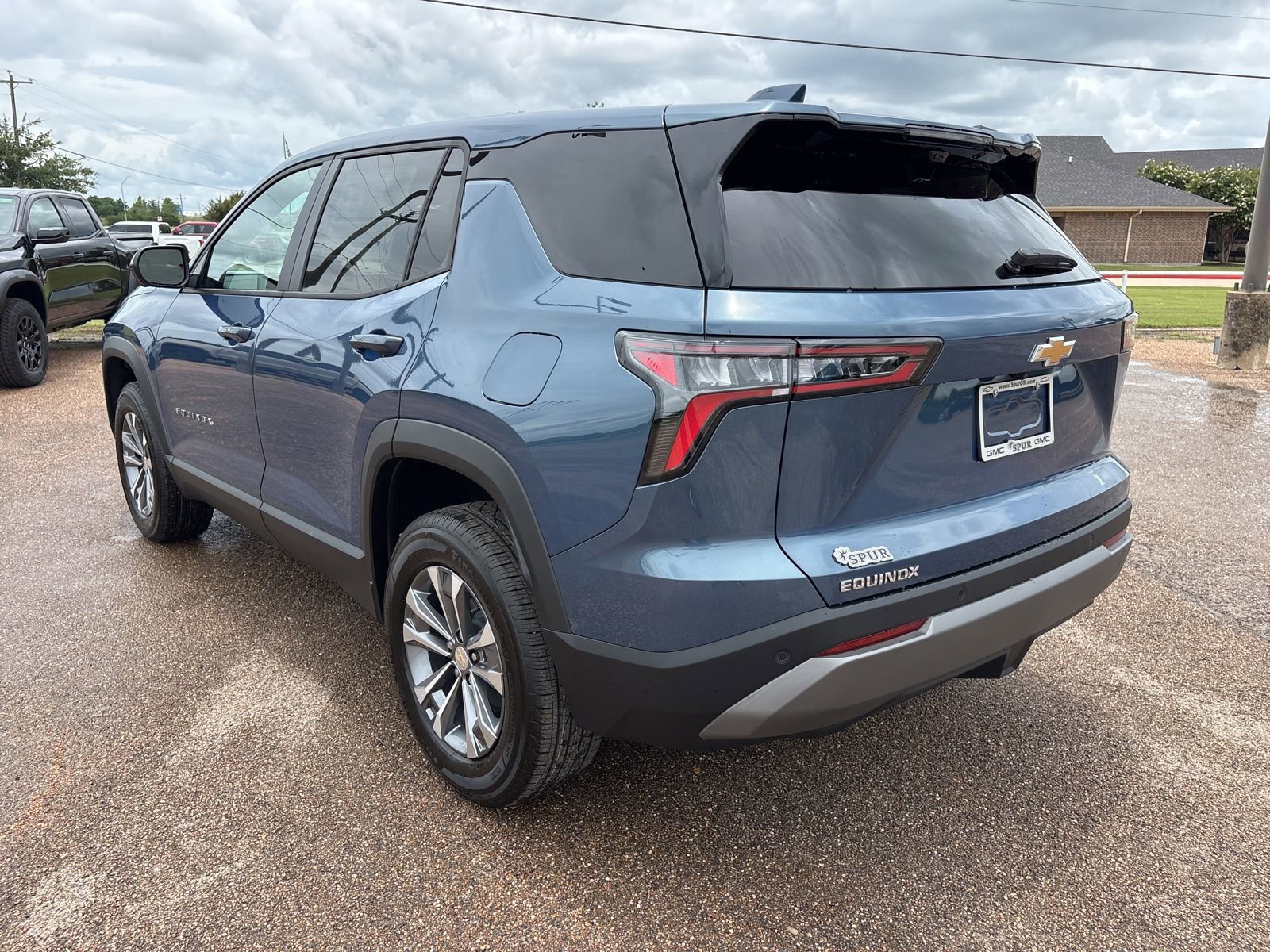 New 2026 Chevrolet Equinox LT w/ Convenience Package II FWD image 4