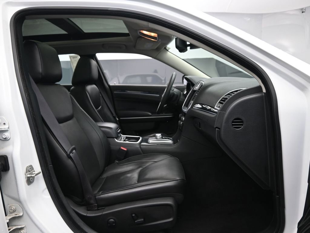 Used 2023 Chrysler 300 Touring L w/ Popular Equipment Group image 34