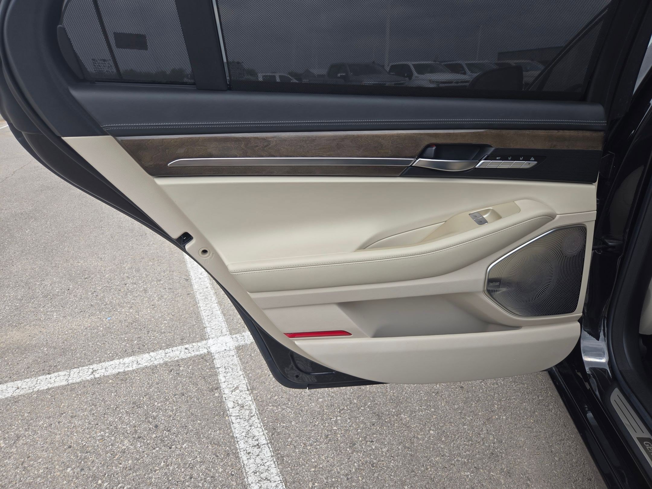 Used 2018 Genesis G90 5.0 Ultimate image 14