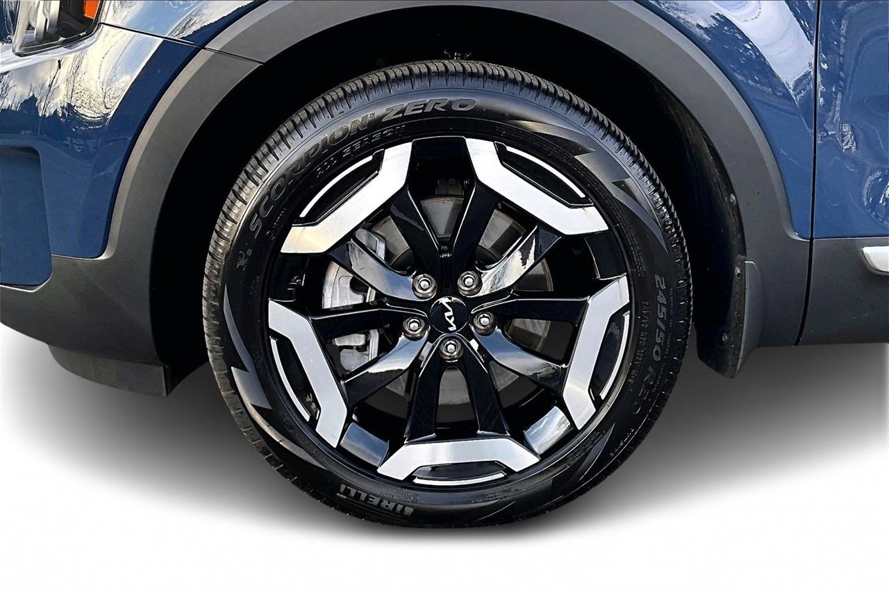 Used 2025 Kia Telluride EX w/ EX Captain's Chair Package image 33