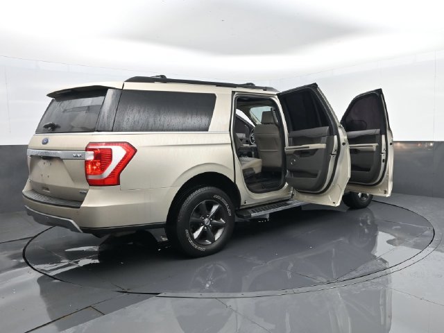 Used 2018 Ford Expedition Max XLT w/ Equipment Group 202A AWD/4WD image 32
