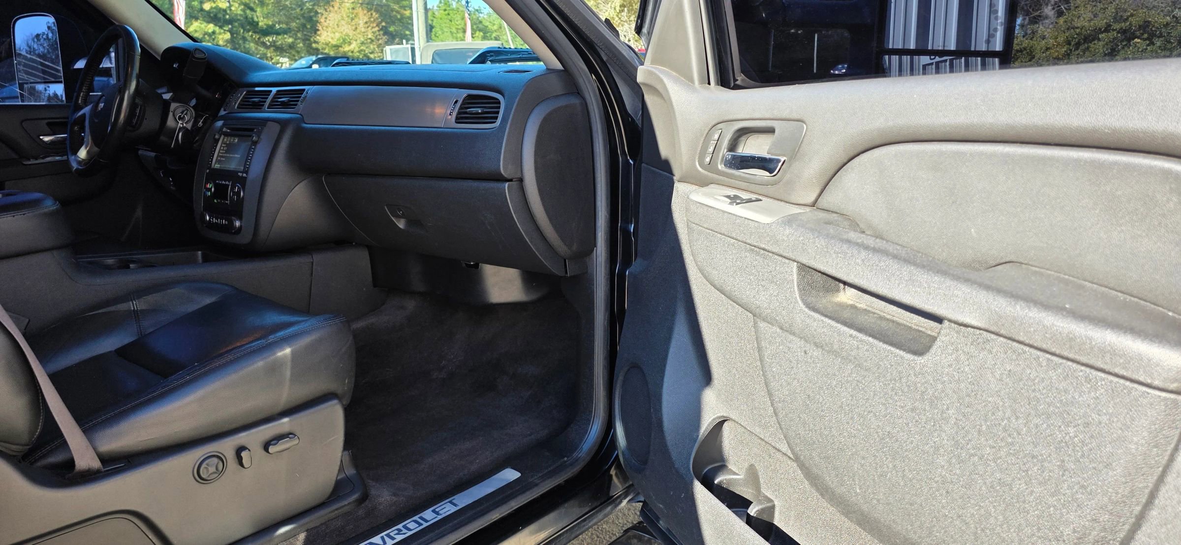 Used 2014 Chevrolet Silverado 2500 LTZ w/ LTZ Plus Package AWD/4WD image 16