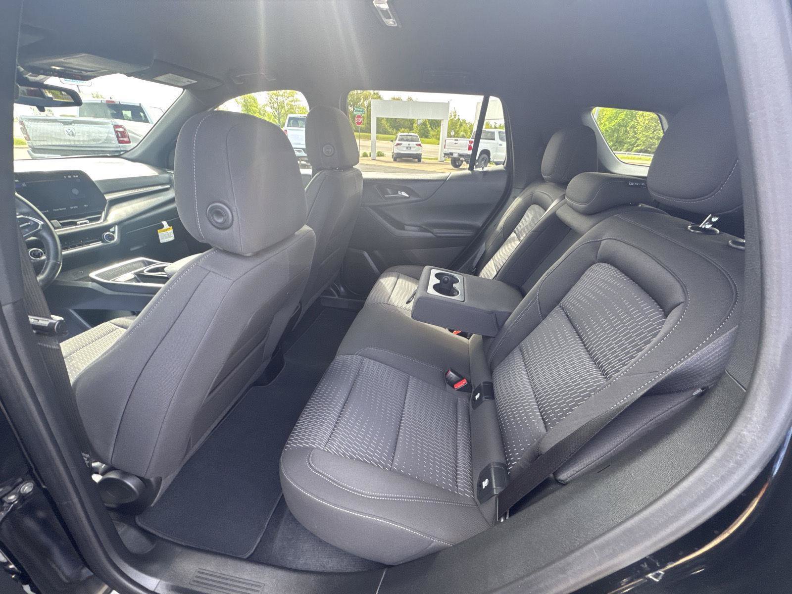 Used 2025 Chevrolet Equinox LT FWD image 9
