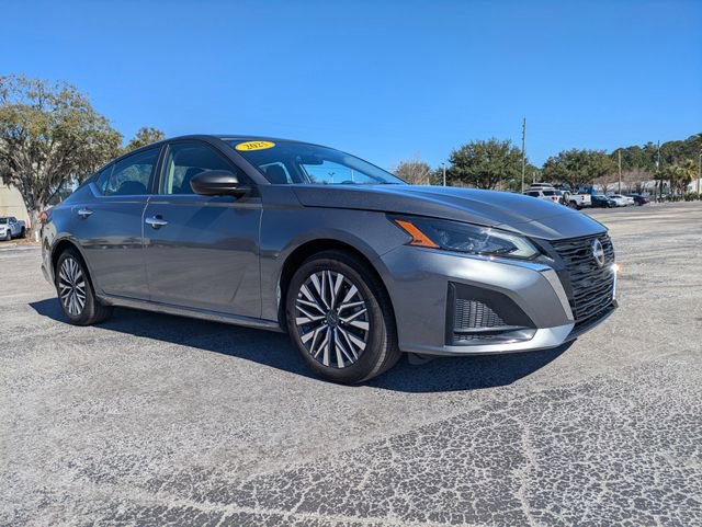 Used 2025 Nissan Altima 2.5 SV image 2