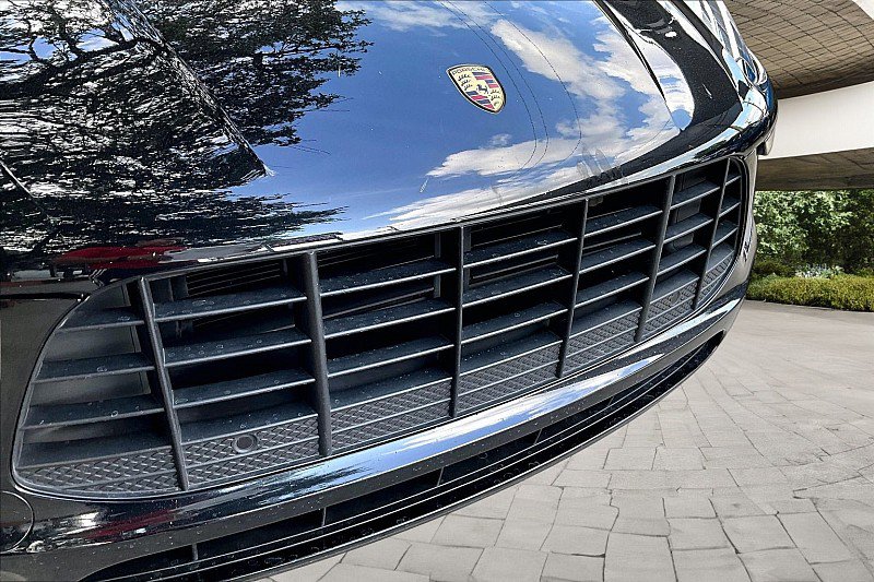 Used 2018 Porsche Macan AWD/4WD image 22