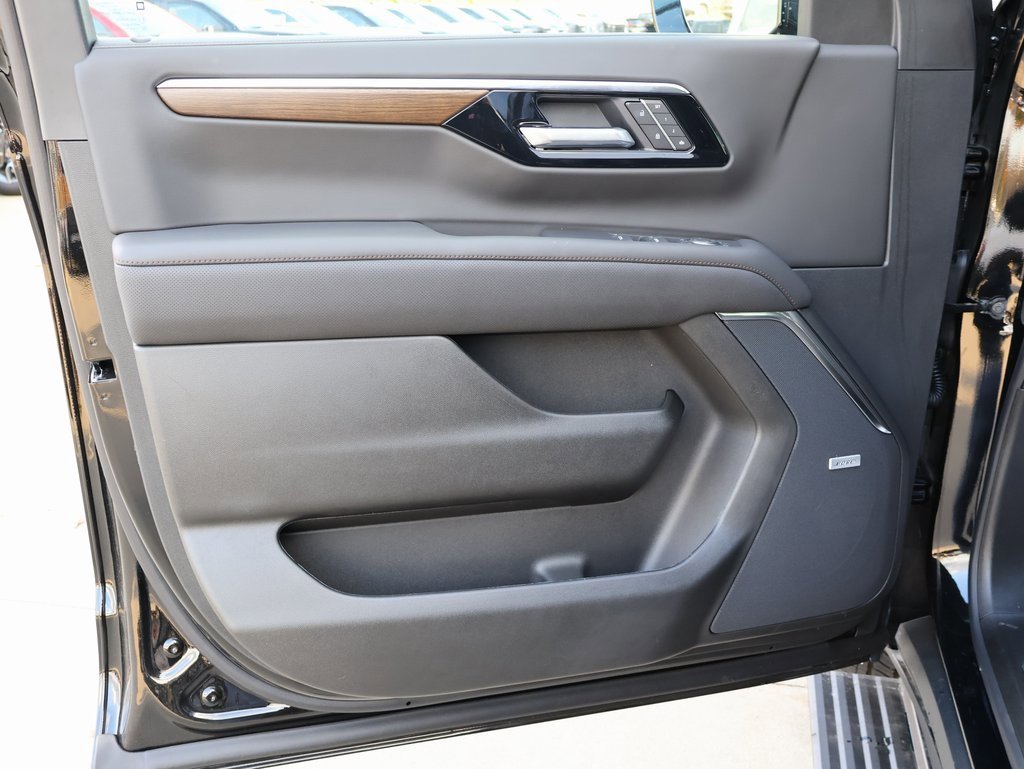 New 2025 Chevrolet Suburban High Country image 12