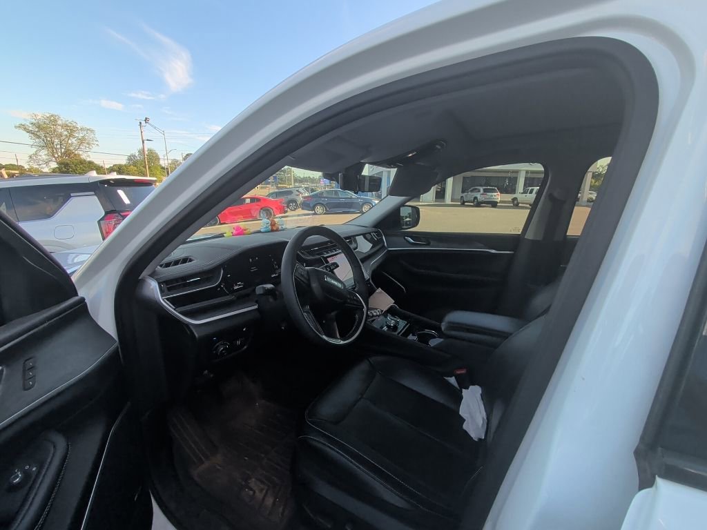 Used 2022 Jeep Grand Cherokee Limited 4xe w/ Luxury Tech Group II AWD/4WD image 8