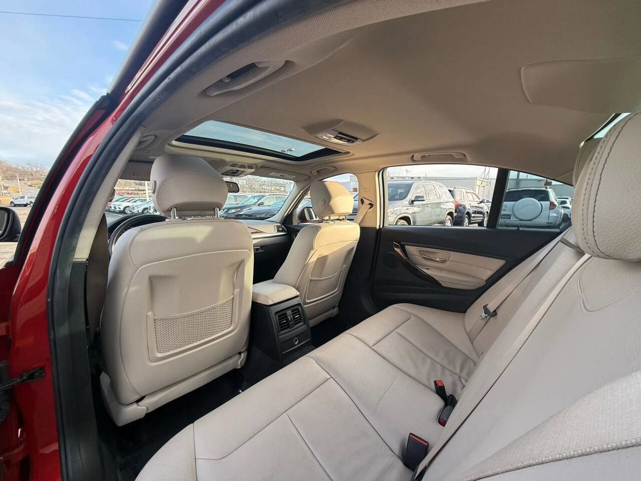 Used 2015 BMW 320i xDrive Sedan image 12