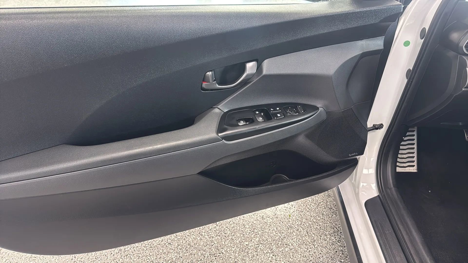 Used 2019 Hyundai Veloster Turbo FWD image 23