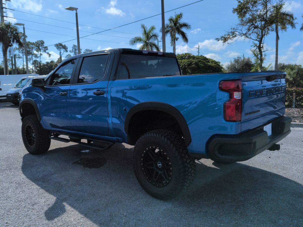 Used 2025 Chevrolet Silverado 1500 LT AWD/4WD image 7