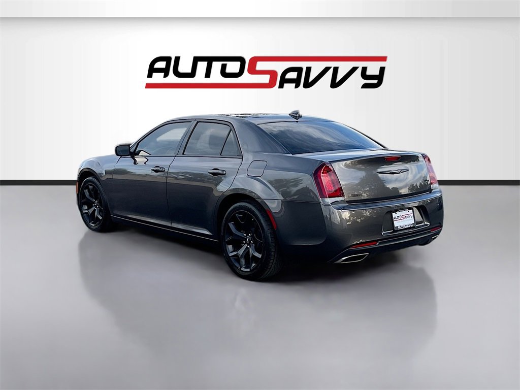 Used 2022 Chrysler 300 Touring w/ Sport Appearance Package image 5
