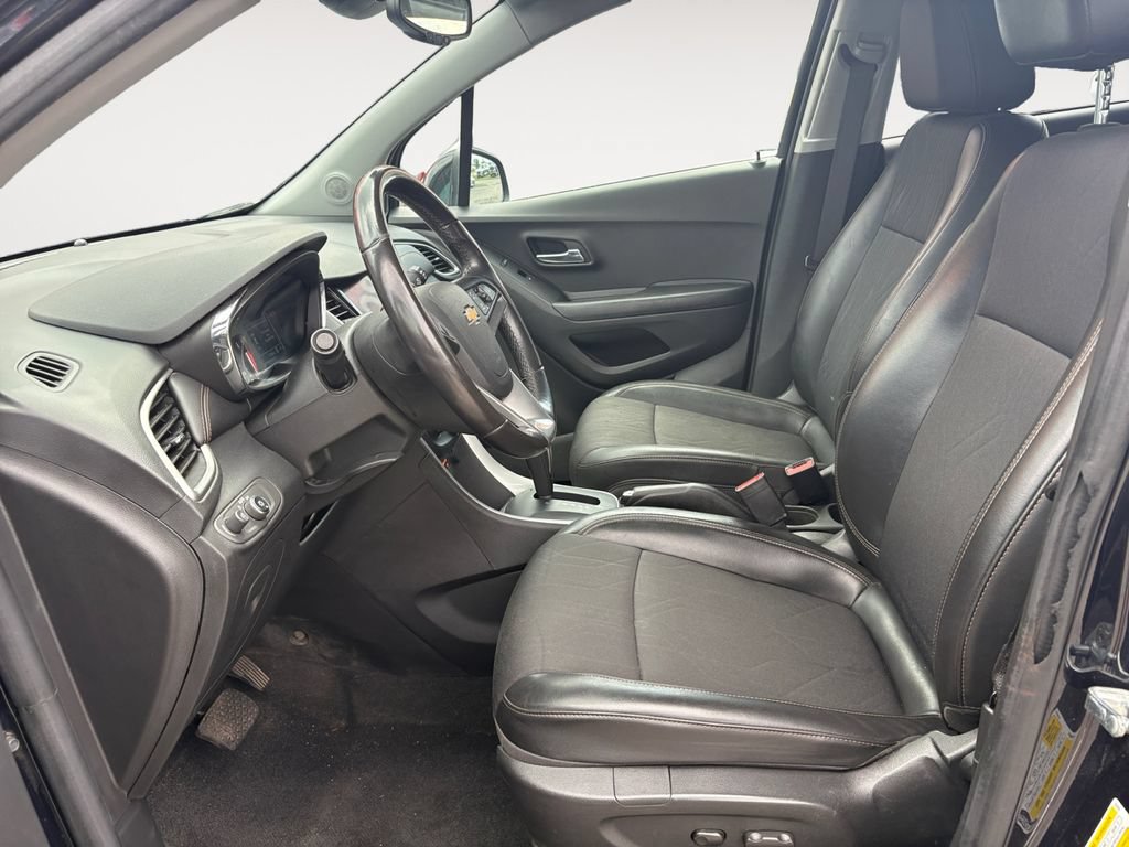 Used 2022 Chevrolet Trax LT w/ Driver Confidence Package AWD/4WD image 9