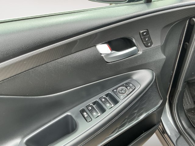 Certified 2022 Hyundai Santa Fe Limited FWD image 10