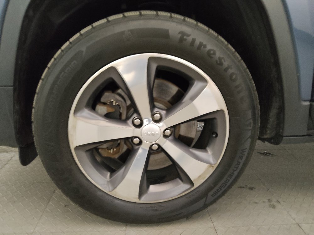 Used 2019 Jeep Cherokee Limited w/ Trailer Tow Group AWD/4WD image 31